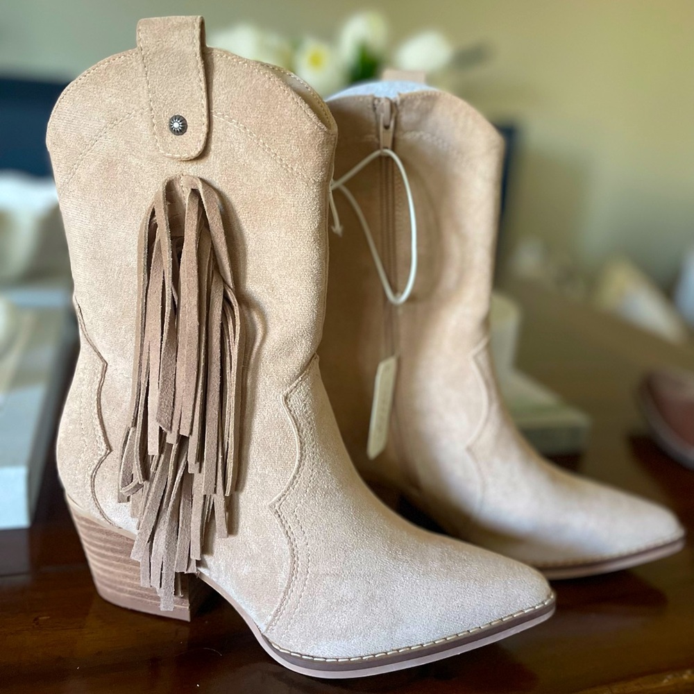 Stunning Never Worn Altar’d State Fringe Cowboy Boots